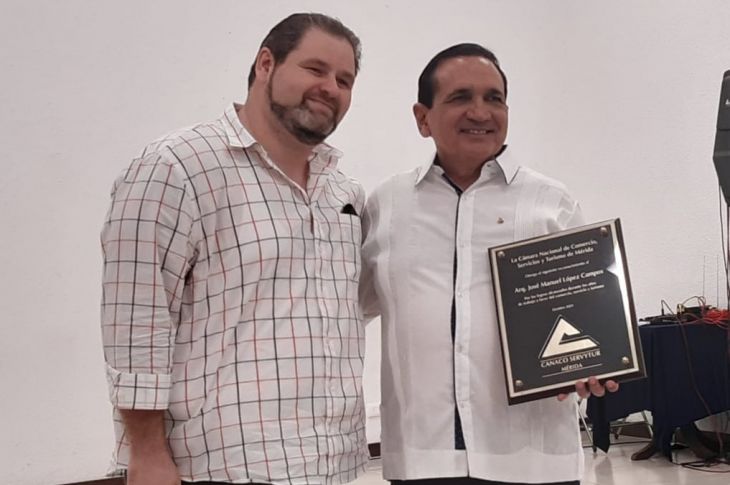 Canaco Mérida reconoce labor de López Campos al frente de la institución